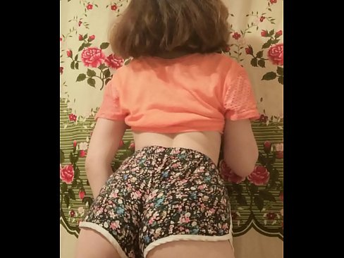 ❤️ セクシーな若いベイブがカメラでショーツを脱ぐ ️ 上質ポルノ ❌️